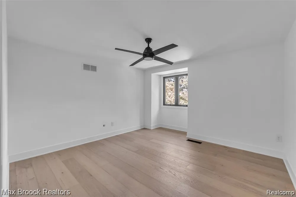 7244 Lahser Road Bloomfield Hills City, MI 48301
