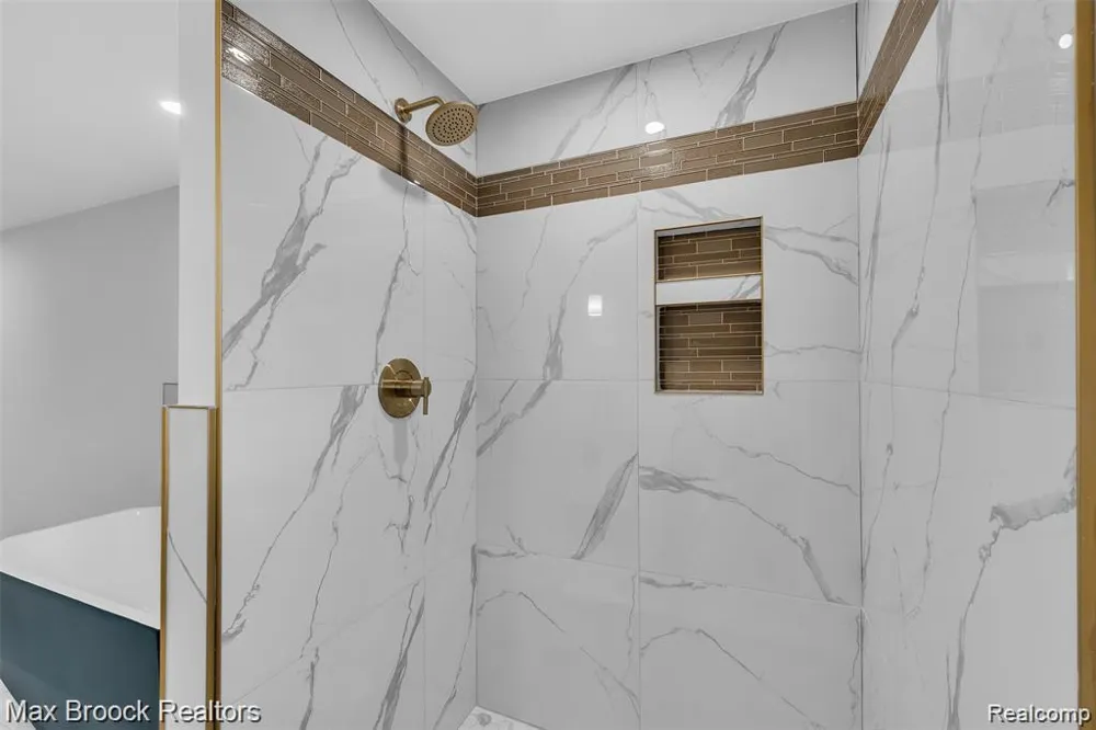 7244 Lahser Road Bloomfield Hills City, MI 48301