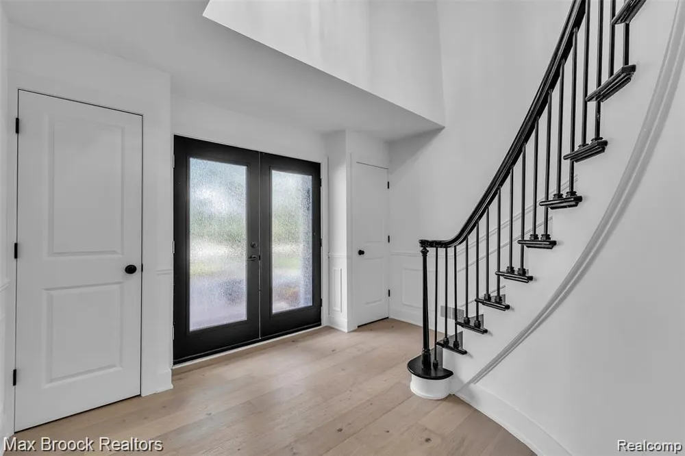 7244 Lahser Road Bloomfield Hills City, MI 48301