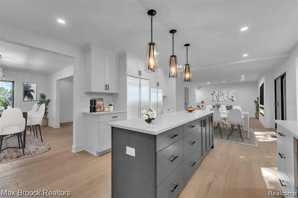 7244 Lahser Road Bloomfield Hills City, MI 48301