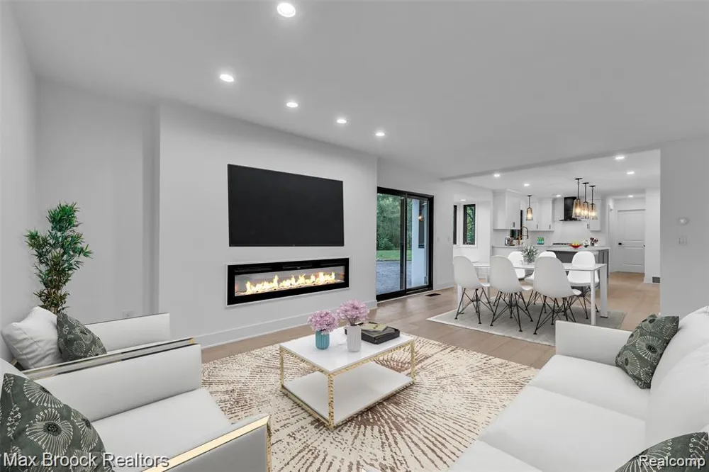 7244 Lahser Road Bloomfield Hills City, MI 48301