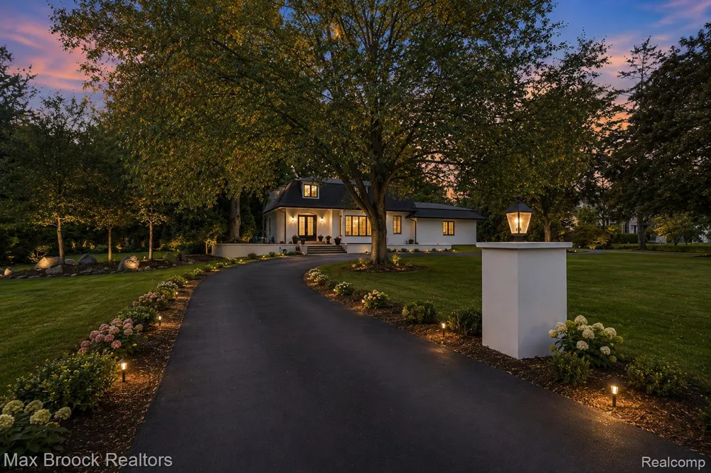 7244 Lahser Road Bloomfield Hills City, MI 48301