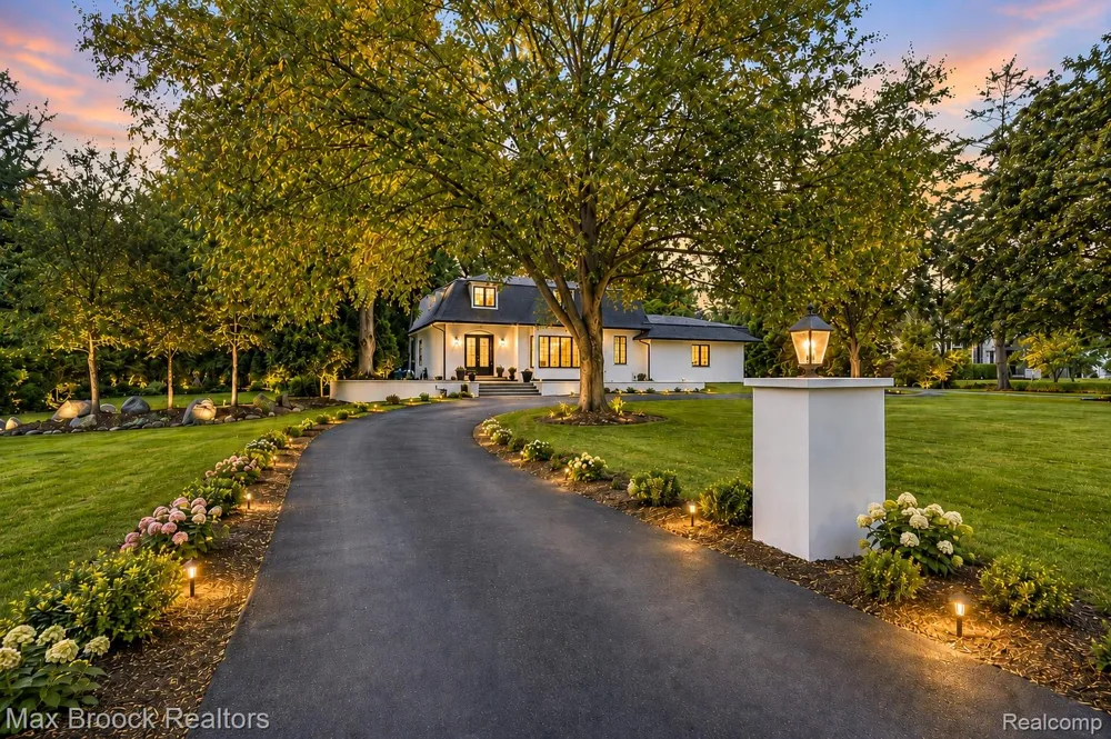 7244 Lahser Road Bloomfield Hills City, MI 48301