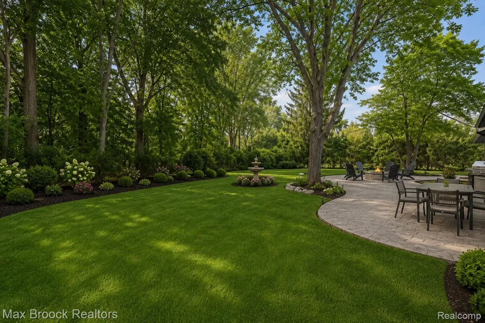 7244 Lahser Road Bloomfield Hills City, MI 48301