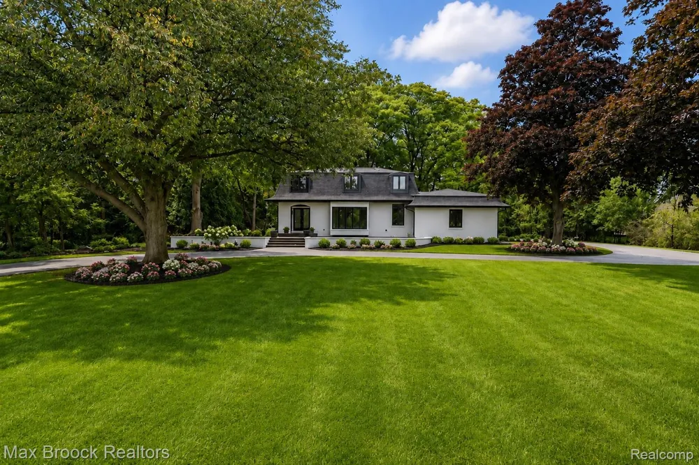 7244 Lahser Road Bloomfield Hills City, MI 48301