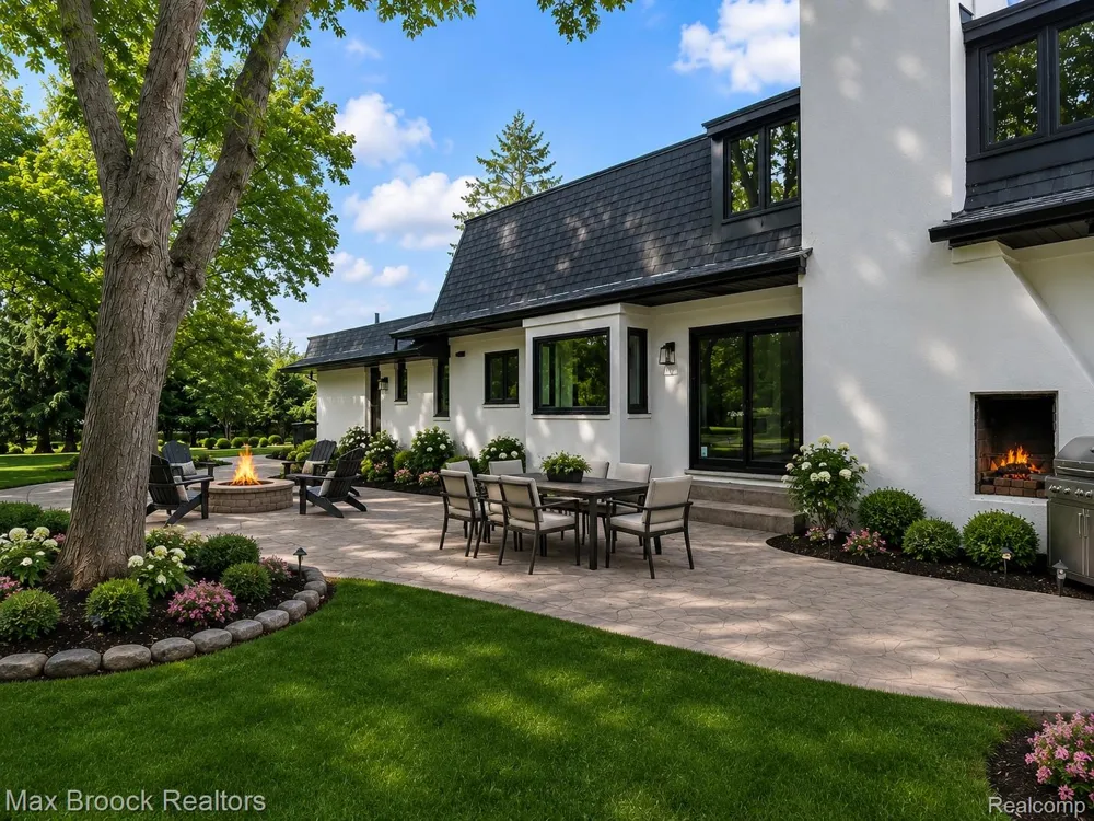 7244 Lahser Road Bloomfield Hills City, MI 48301