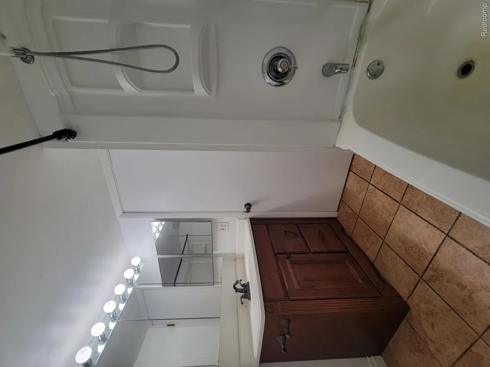 995 Cass Lake Road #128 Waterford Charter Township, MI 48328