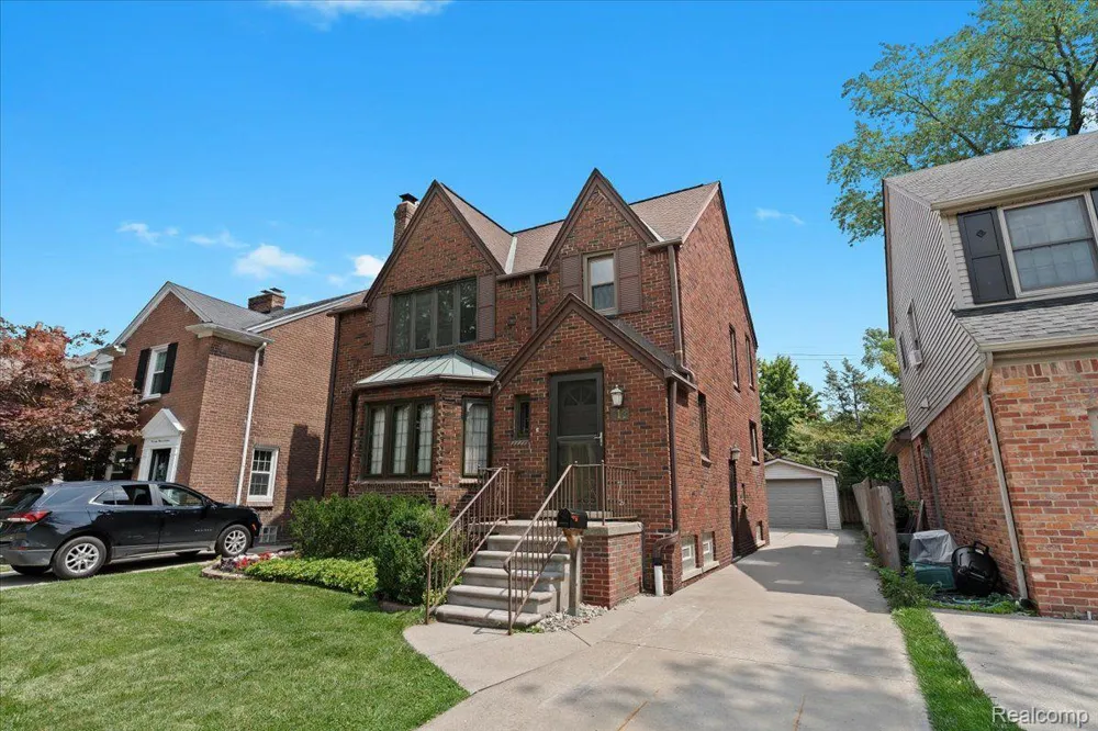 312 MCKINLEY AVENUE Grosse Pointe Farms City, MI 48236