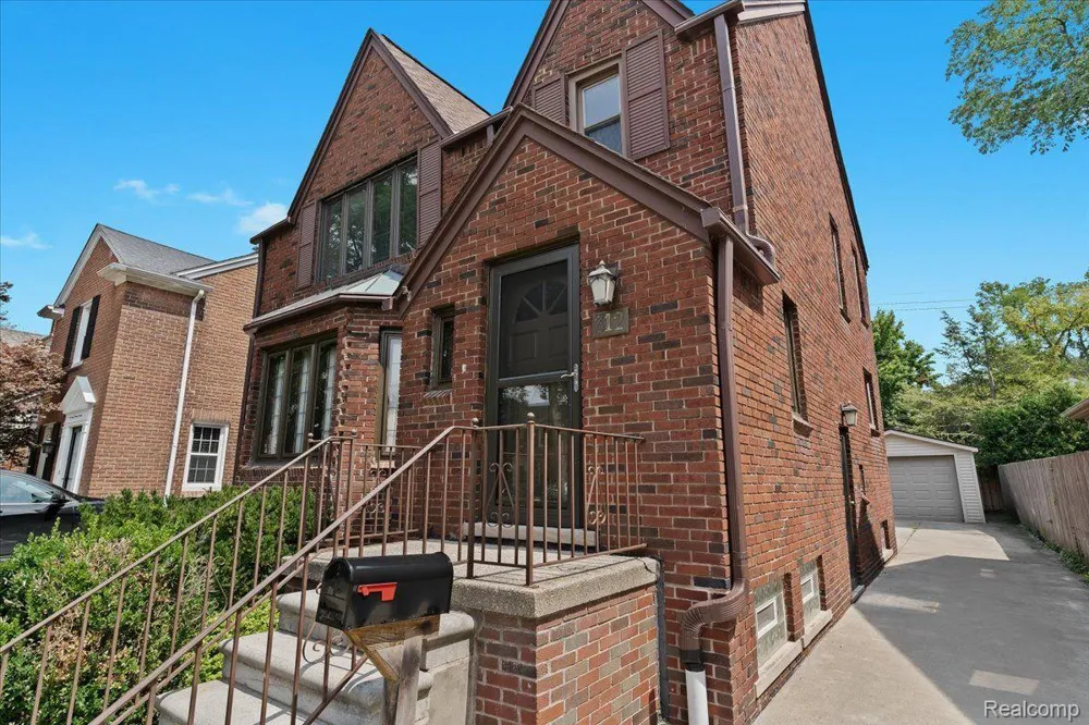 312 MCKINLEY AVENUE Grosse Pointe Farms City, MI 48236