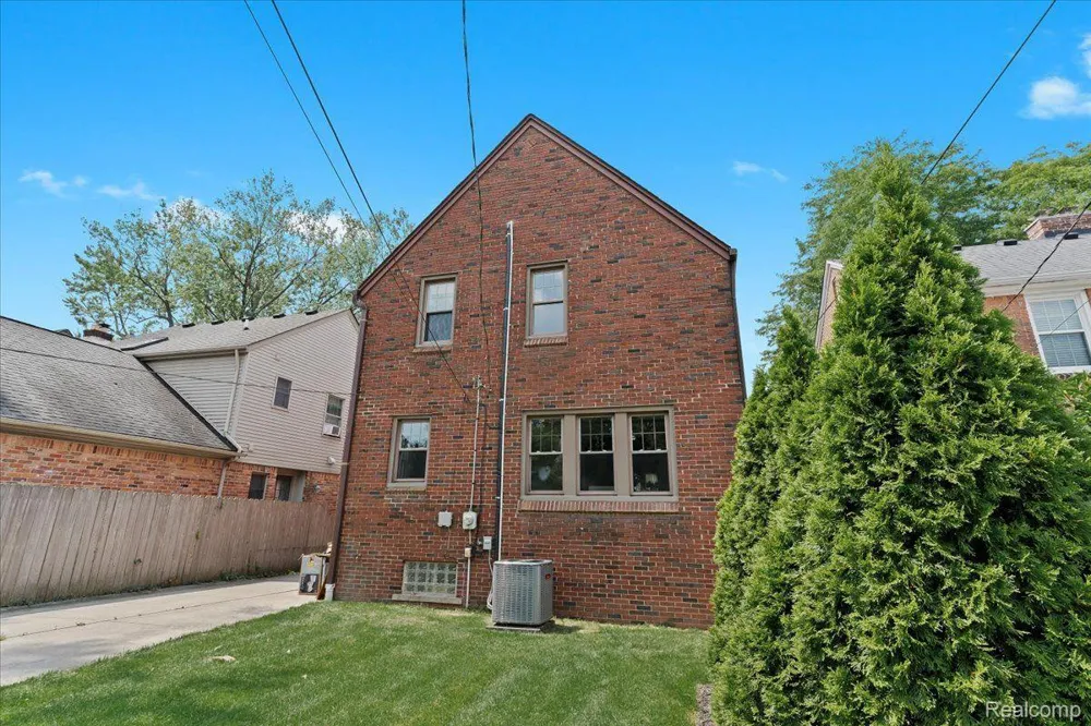 312 MCKINLEY AVENUE Grosse Pointe Farms City, MI 48236