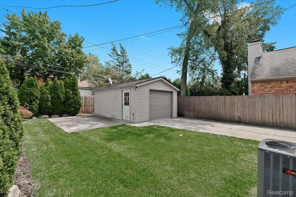 312 MCKINLEY AVENUE Grosse Pointe Farms City, MI 48236