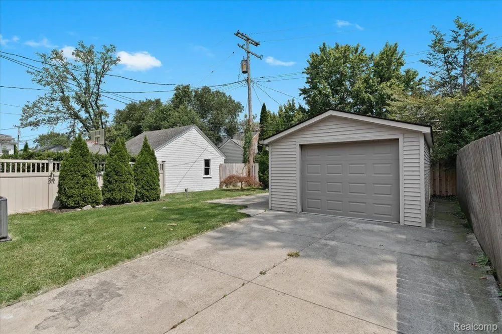 312 MCKINLEY AVENUE Grosse Pointe Farms City, MI 48236