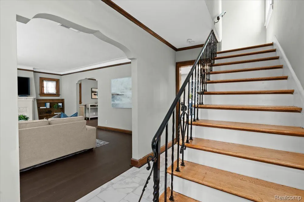 312 MCKINLEY AVENUE Grosse Pointe Farms City, MI 48236