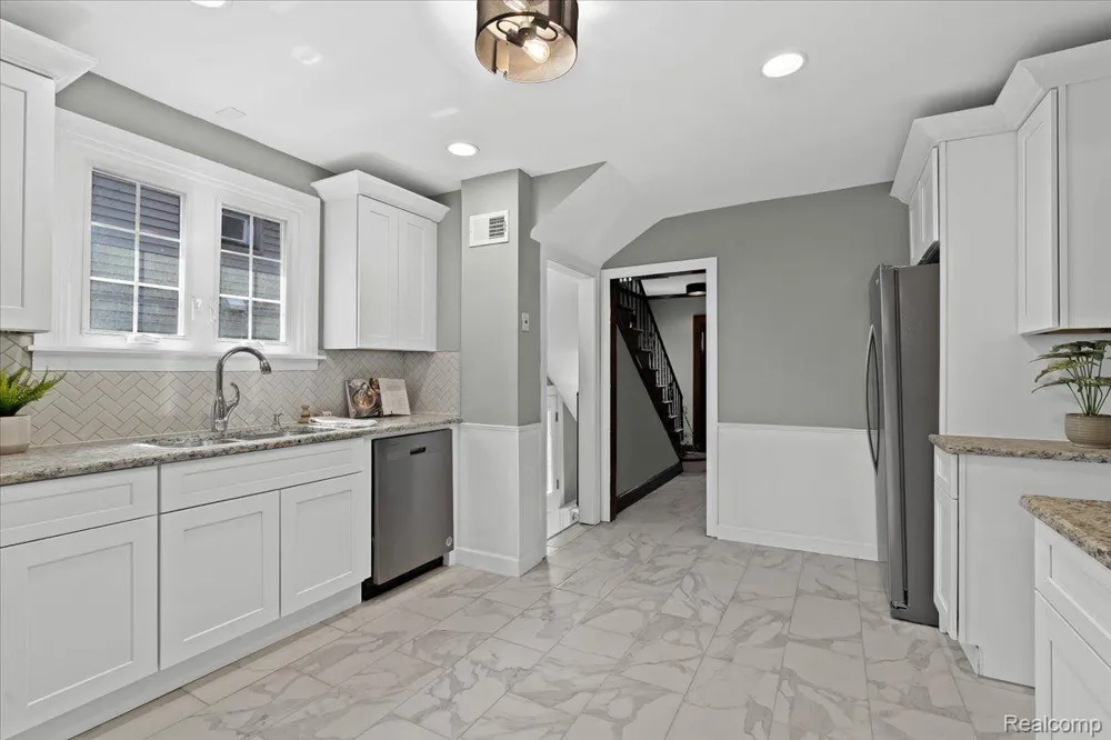 312 MCKINLEY AVENUE Grosse Pointe Farms City, MI 48236