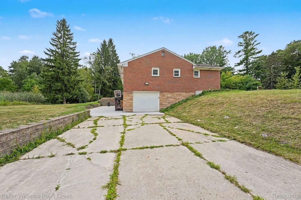 71320 Dequindre Road Bruce Township, MI 48065