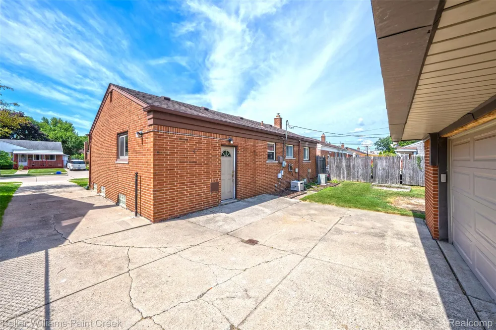 22613 Port Street St Clair Shores City, MI 48082