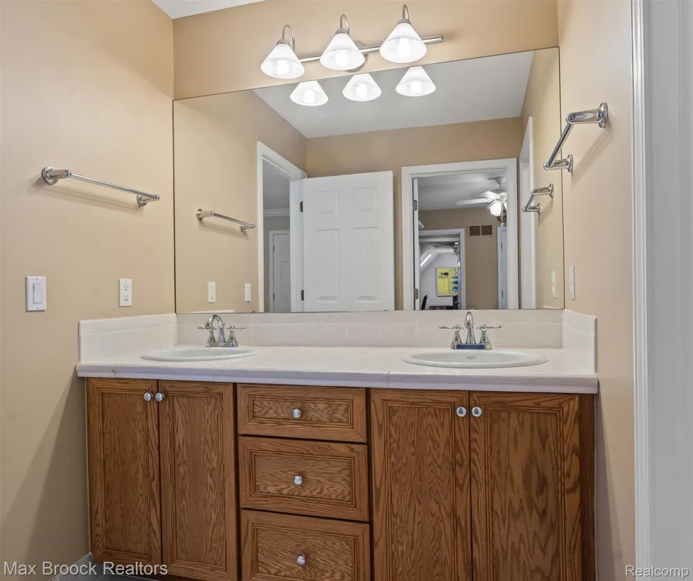 54878 Grenelefe Circle E Lyon Charter Township, MI 48178