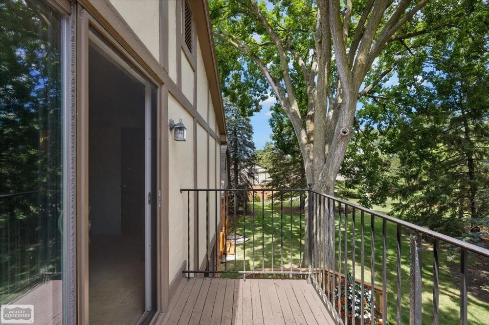 1995 Streamwood Drive Rochester Hills City, MI 48309