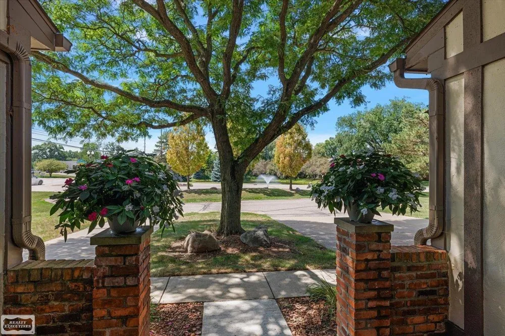 1995 Streamwood Drive Rochester Hills City, MI 48309