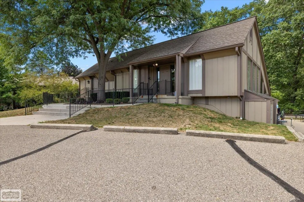 1995 Streamwood Drive Rochester Hills City, MI 48309