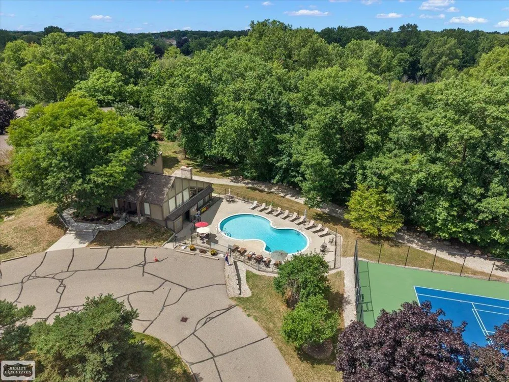 1995 Streamwood Drive Rochester Hills City, MI 48309