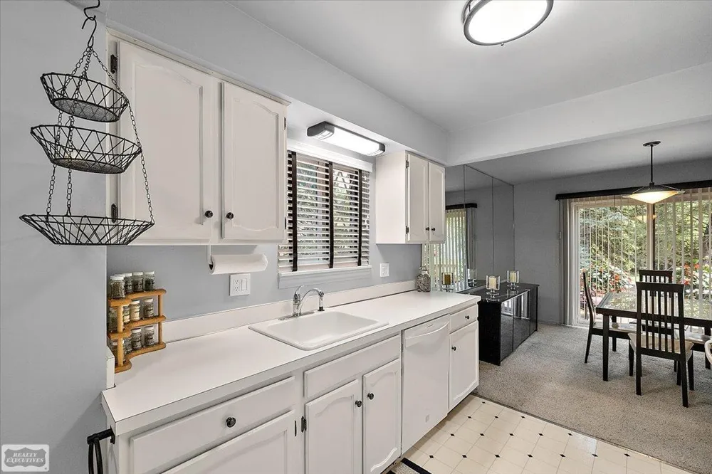 1995 Streamwood Drive Rochester Hills City, MI 48309