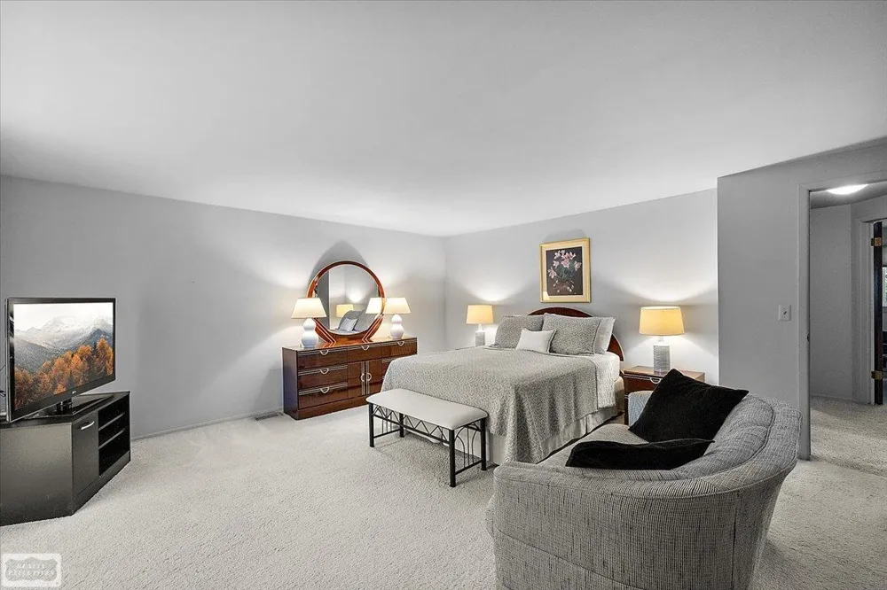 1995 Streamwood Drive Rochester Hills City, MI 48309