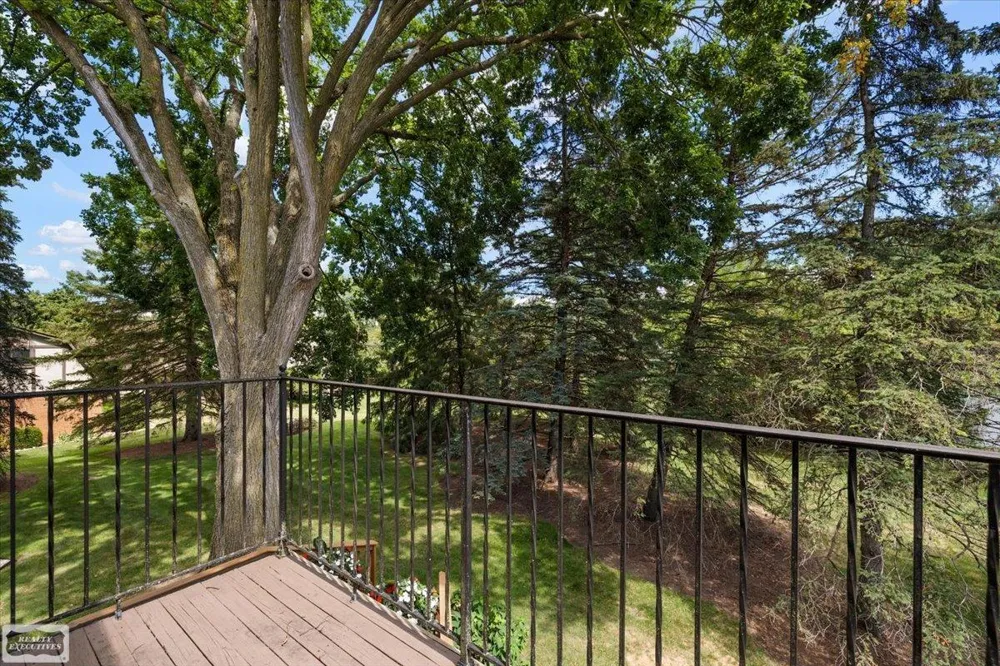 1995 Streamwood Drive Rochester Hills City, MI 48309