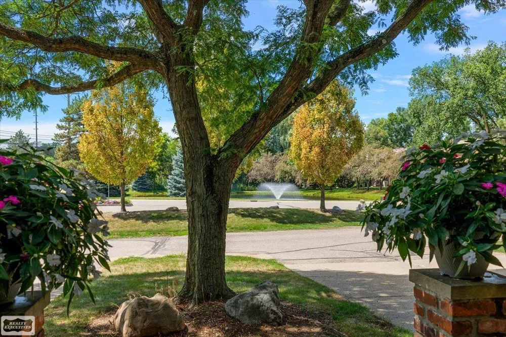 1995 Streamwood Drive Rochester Hills City, MI 48309