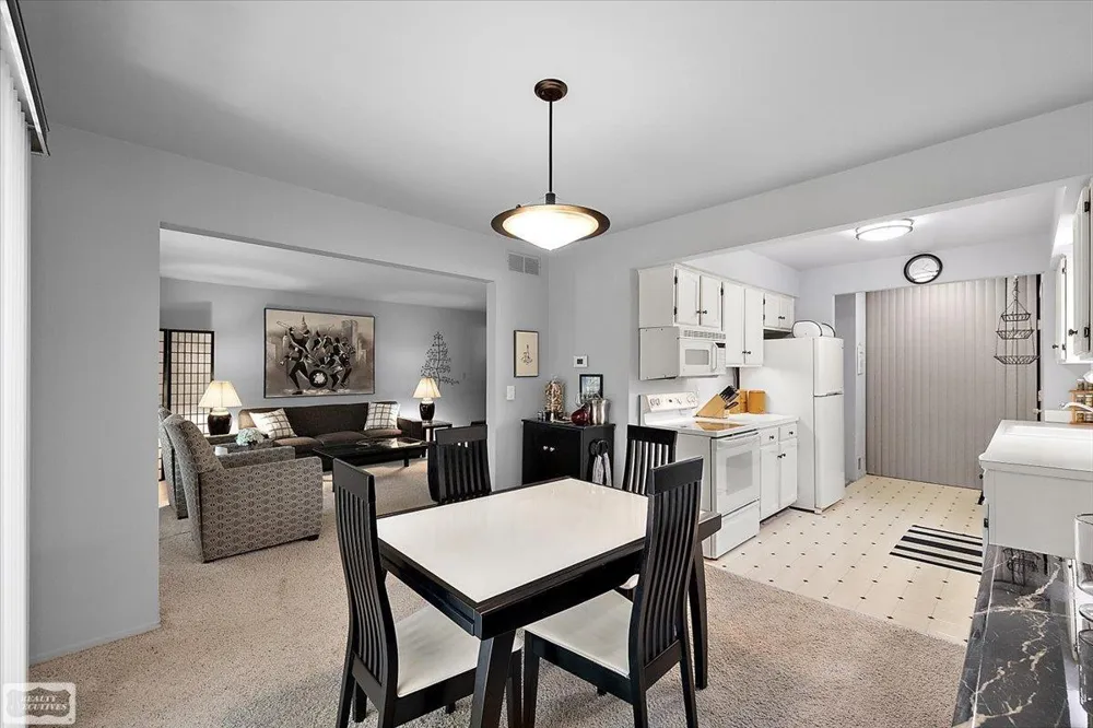 1995 Streamwood Drive Rochester Hills City, MI 48309