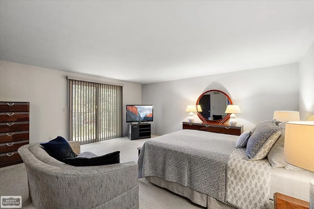 1995 Streamwood Drive Rochester Hills City, MI 48309