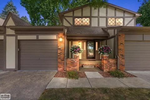 1995 Streamwood Drive