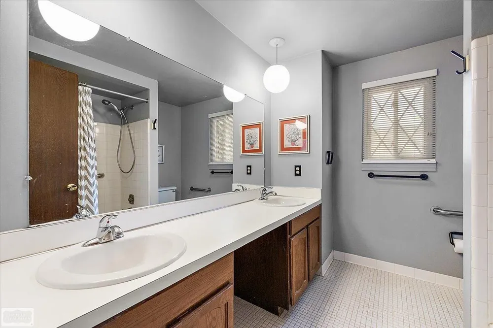 1995 Streamwood Drive Rochester Hills City, MI 48309