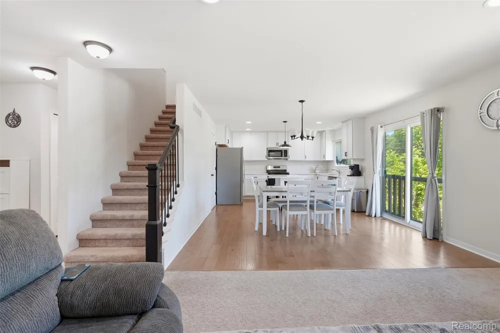 8760 Oak Ridge Trail Westland City, MI 48185