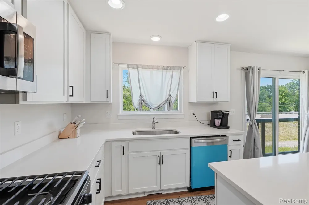 8760 Oak Ridge Trail Westland City, MI 48185