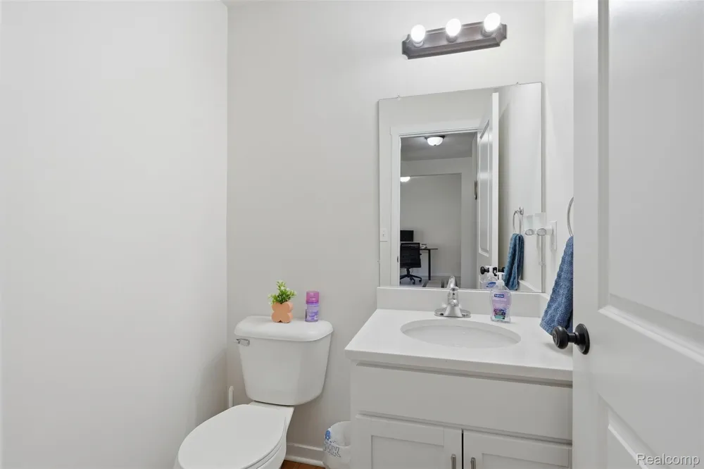 8760 Oak Ridge Trail Westland City, MI 48185
