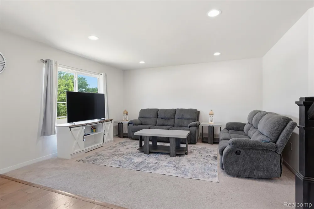 8760 Oak Ridge Trail Westland City, MI 48185