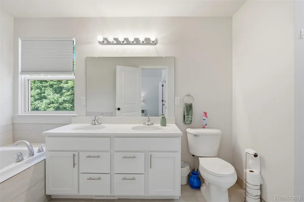 8760 Oak Ridge Trail Westland City, MI 48185