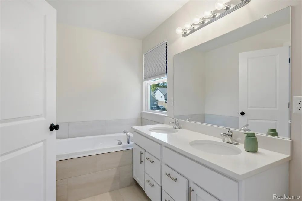 8760 Oak Ridge Trail Westland City, MI 48185