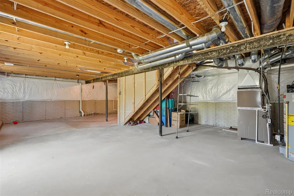 8760 Oak Ridge Trail Westland City, MI 48185