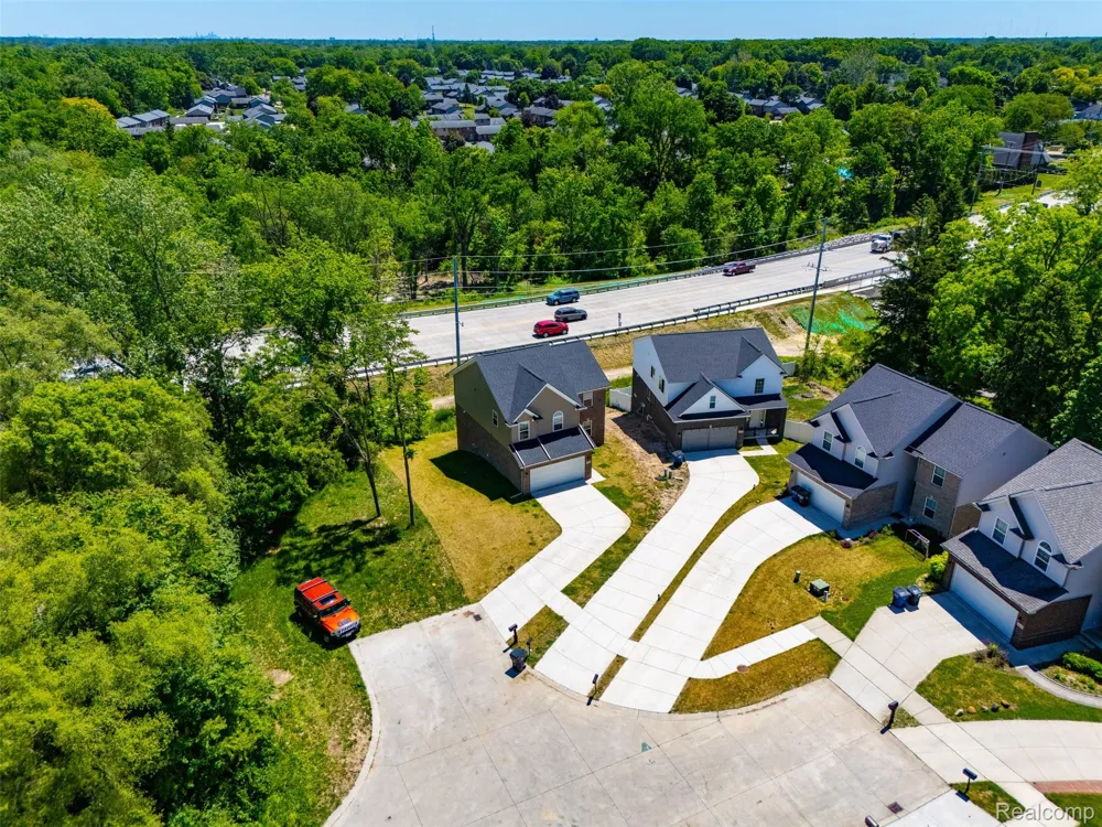 8760 Oak Ridge Trail Westland City, MI 48185