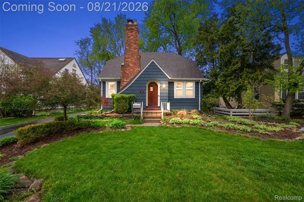 1368 Cedar Drive Birmingham City, MI 48009
