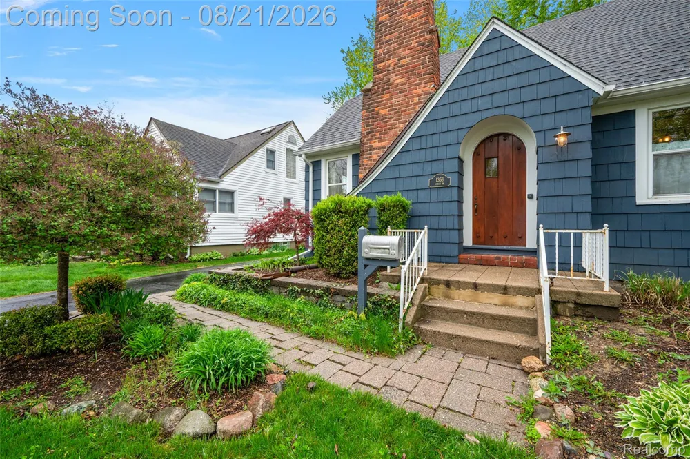 1368 Cedar Drive Birmingham City, MI 48009