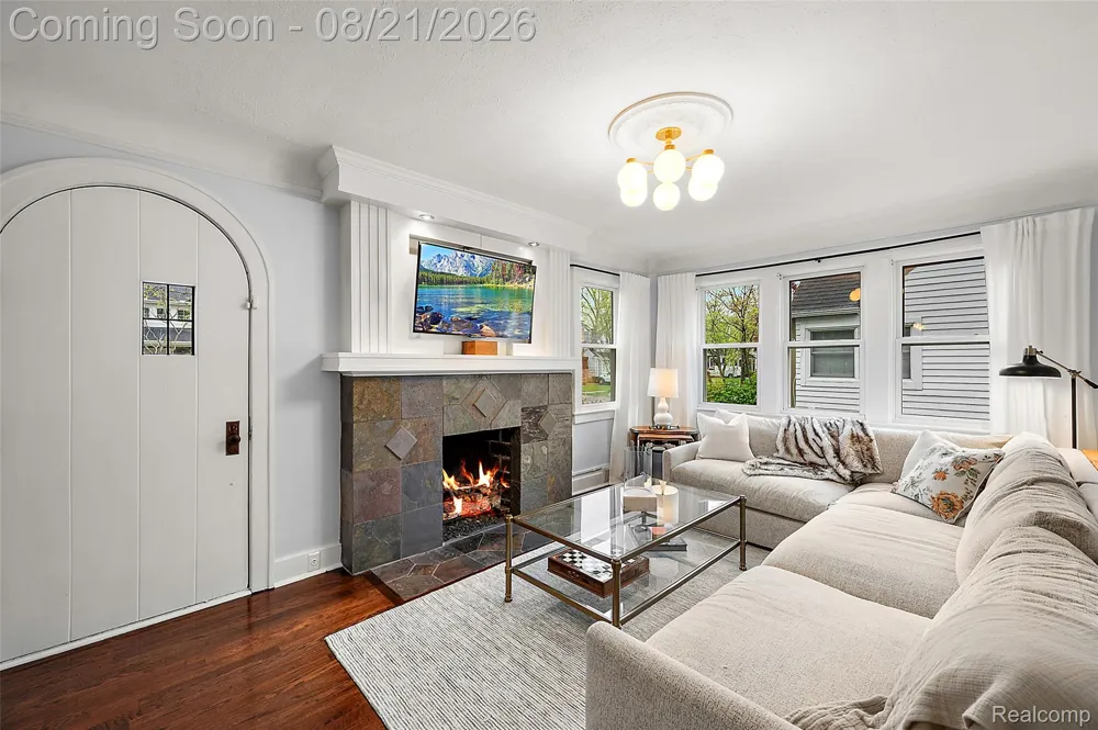 1368 Cedar Drive Birmingham City, MI 48009