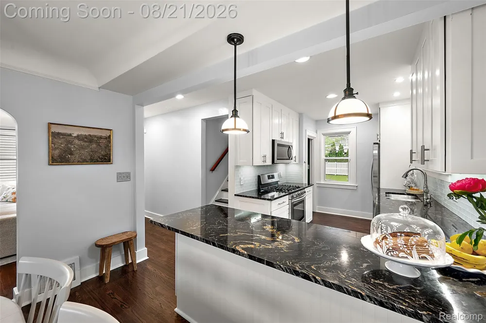 1368 Cedar Drive Birmingham City, MI 48009
