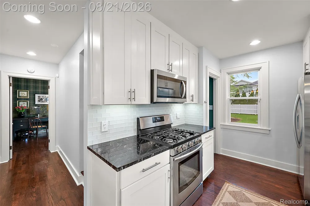 1368 Cedar Drive Birmingham City, MI 48009