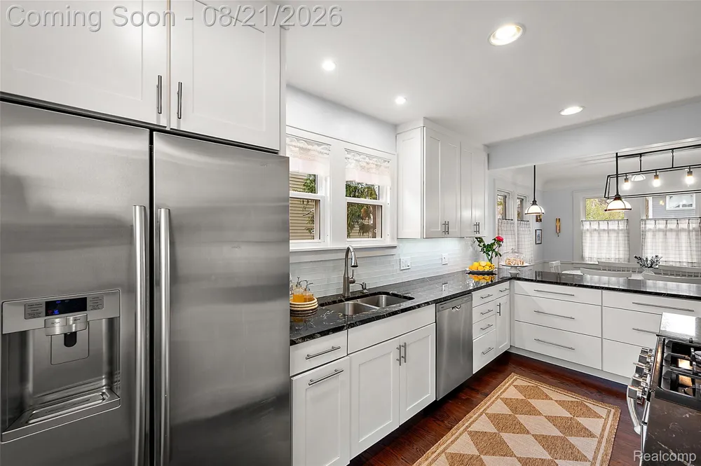 1368 Cedar Drive Birmingham City, MI 48009