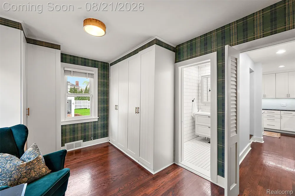 1368 Cedar Drive Birmingham City, MI 48009