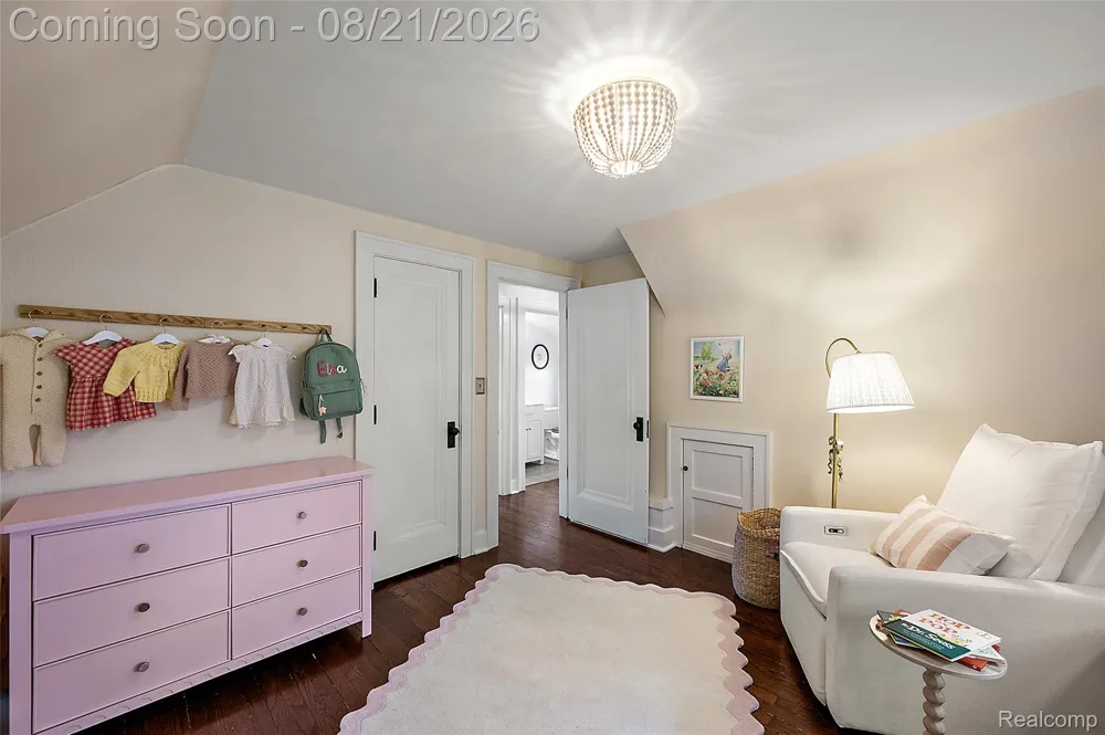 1368 Cedar Drive Birmingham City, MI 48009