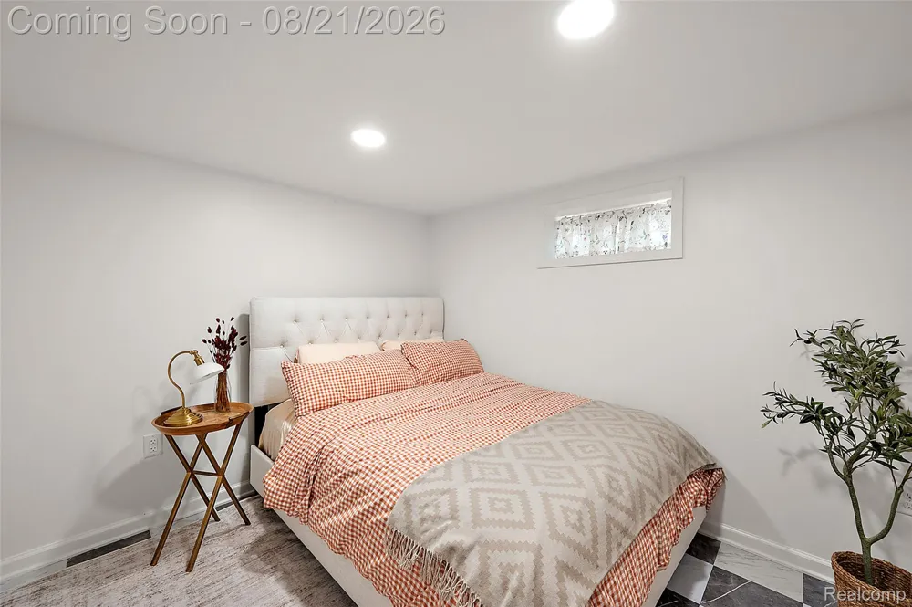 1368 Cedar Drive Birmingham City, MI 48009